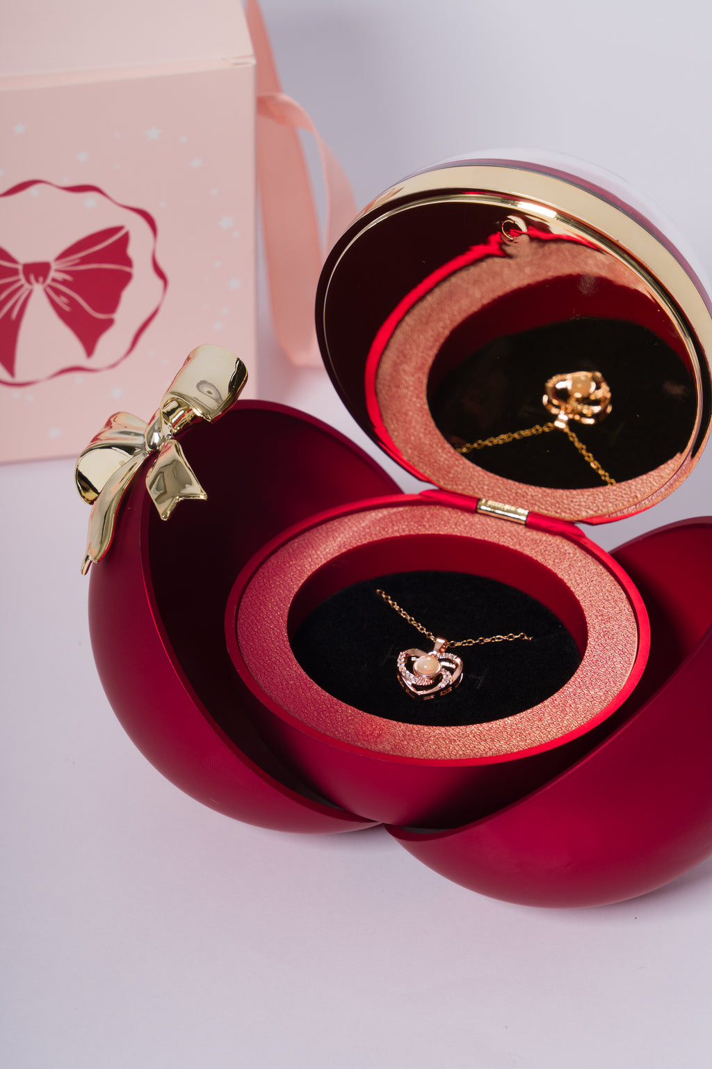 Collar Corazón con empaque de bola roja
